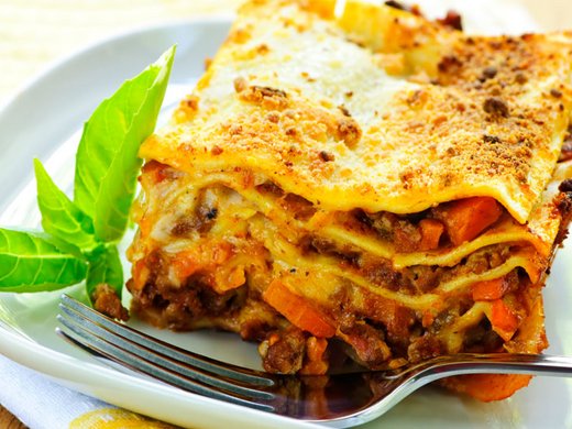 Lasagne s masovou omáčkou, houbami a zeleným chřestem