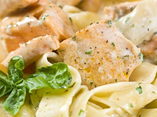 Krůtí plátky na smetaně s čerstvými tagliatelle