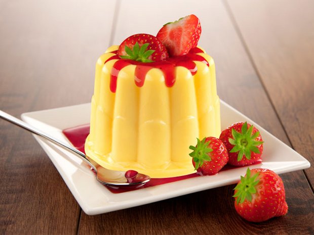 Bílkový puding s jahodovým krémem